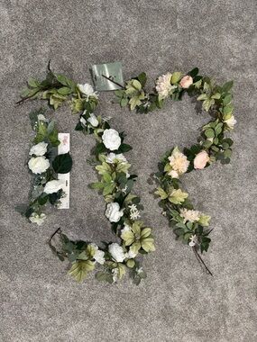 NWT wedding Artificial Floral Garland with White and Blush Greenery